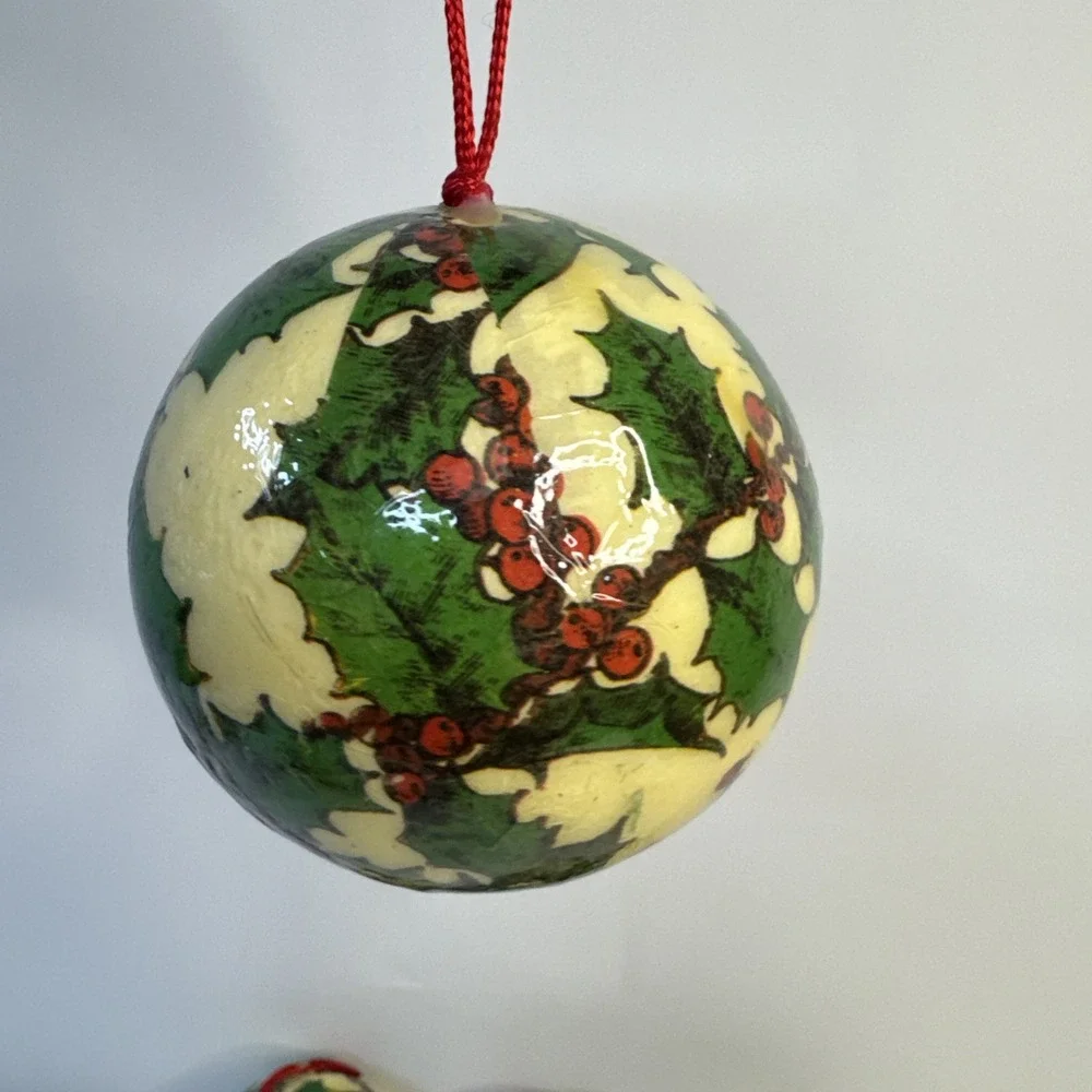 Set of 5 Vintage Paper Mache Decoupage Holly & Berry Christmas Ornaments 4